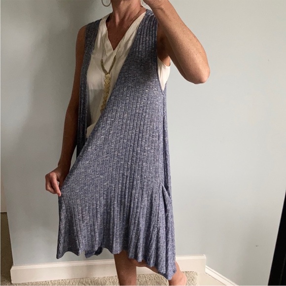 Sleeveless Open Front Cardigan - Picture 3 of 10